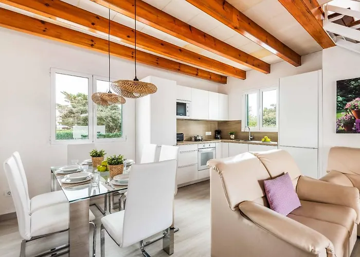 فيلة Raquel Blanes